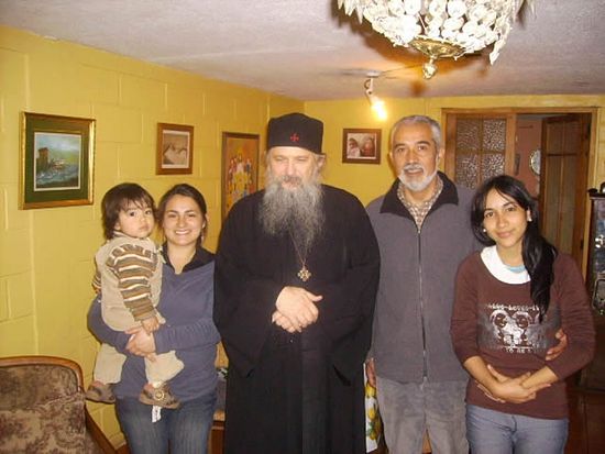 Епископ Каракасский Иоанн (Берзинь) с православными чилийцами