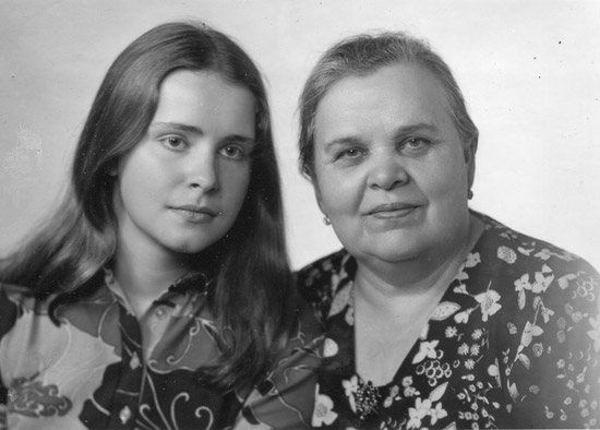 Клавдия Евгеньевна с внучкой Машей. 1977-й год.<br>События, описанные в этом рассказе, произойдут почти через 20 лет.<br>Фотография предоставлена М.Г. Жуковой