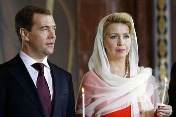 Дмитрий и Светлана Медведевы на пасхальном богослужении в храме Христа Спасителя. Фото пресс-службы Президента России