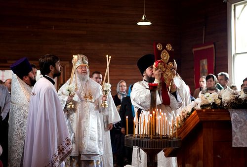 Митрополит Иларион совершает богослужение в храме Сербской Православной Церкви. 2011 г. Фото: www.rocor.org.au