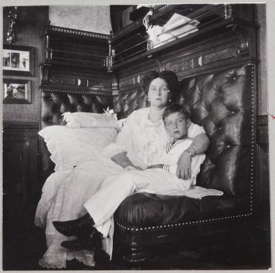 Государыня с сыном, 1913 год 