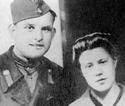 Герой России Иван Леонов с женой
