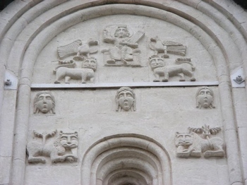 Царь Давид с голубями и львами. Храм Покрова на Нерли (1158 г.)