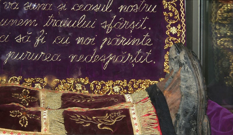 Святые мощи прп. Иоанна Румына в монастыре Св. Георгия Хозевита. Фото: Ольга Тищенко