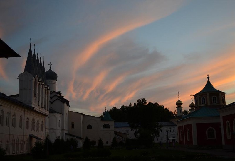 Успенский Тихвинский монастырь, закат