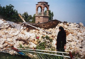 Kosovo destruction.