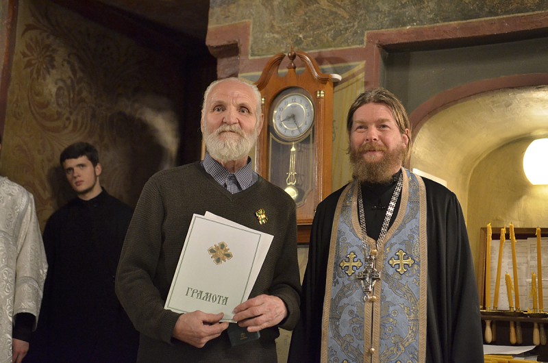 Писатель Владимир Крупин после награждения его Патриаршей грамотой. Фото: А.Поспелов / Православие.Ru