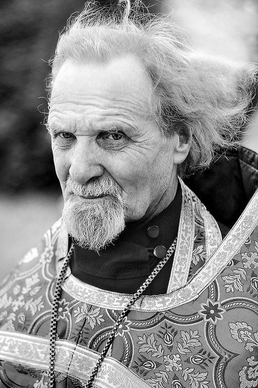 Батюшка. Фото: Александр Осокин
