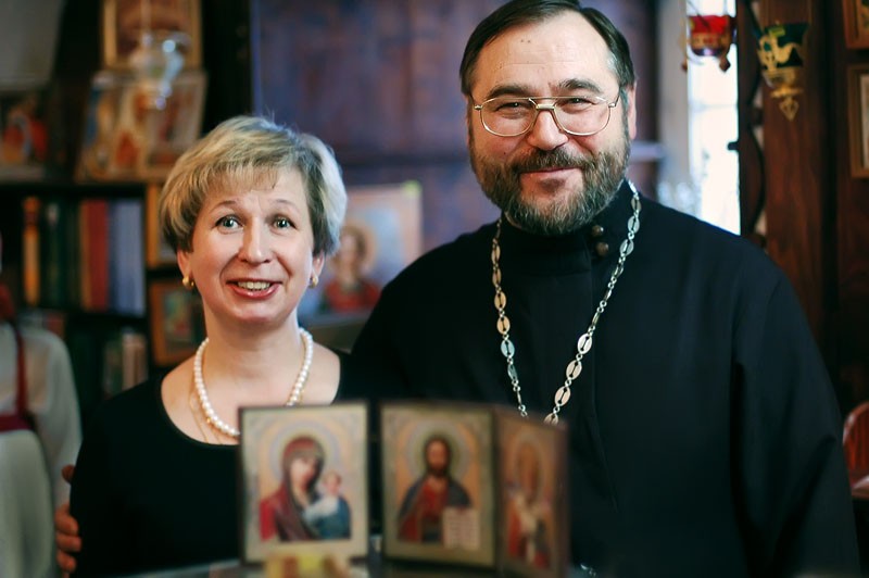 Батюшка и матушка. Фото: Александр Осокин