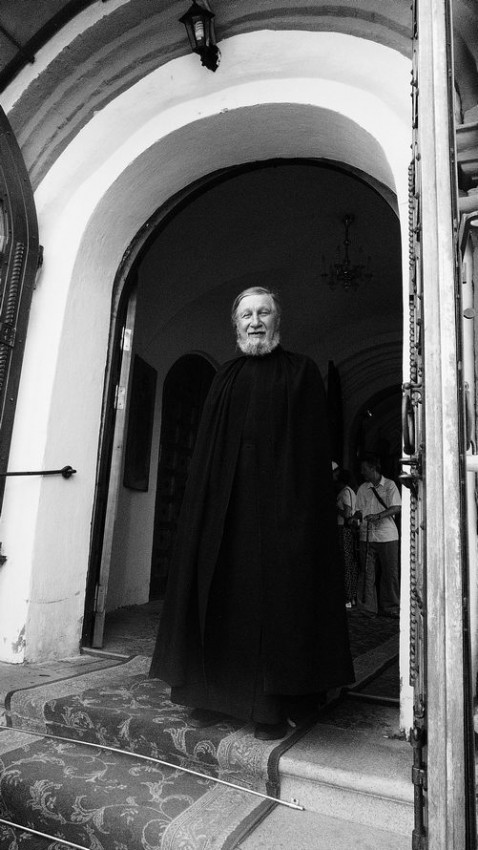 Монах Иверского монастыря. Фото: Александр Осокин