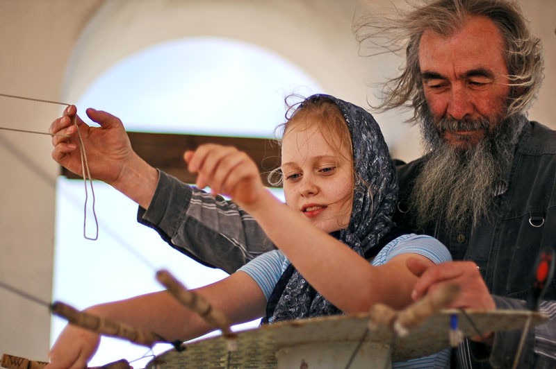 Связь поколений. Фото: Александр Осокин