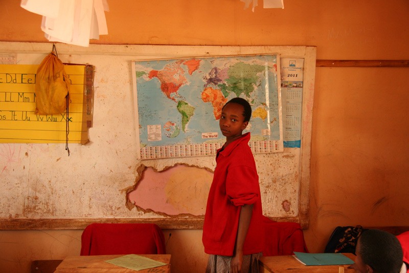 Hope for the Kikuyu.  A pupil easily finds Russia on the world map.  Photo: Denis Makhanko 