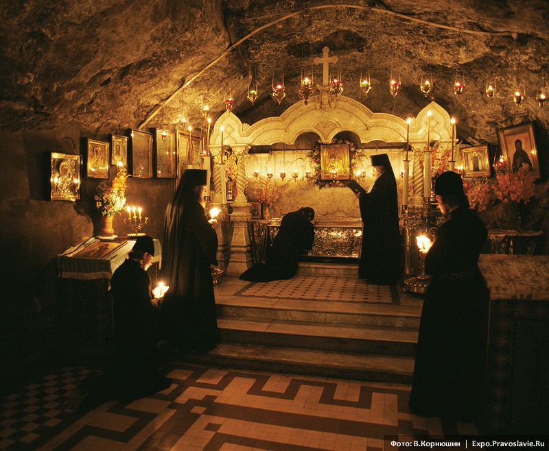 В пещерном храме. Фото: Виктор Корнюшин