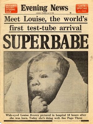 "Встречайте Луизу, первого в мире ребенка из пробирки", - написано на обложке британских "Вечерних новостей". Девочка родилась 25 июля 1978 года