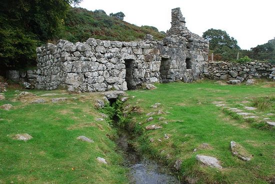 Ffynnon Gybi Llangybi, St Cybi's Well The water from the well flows out of the well building. Photo: Alan Fryer.