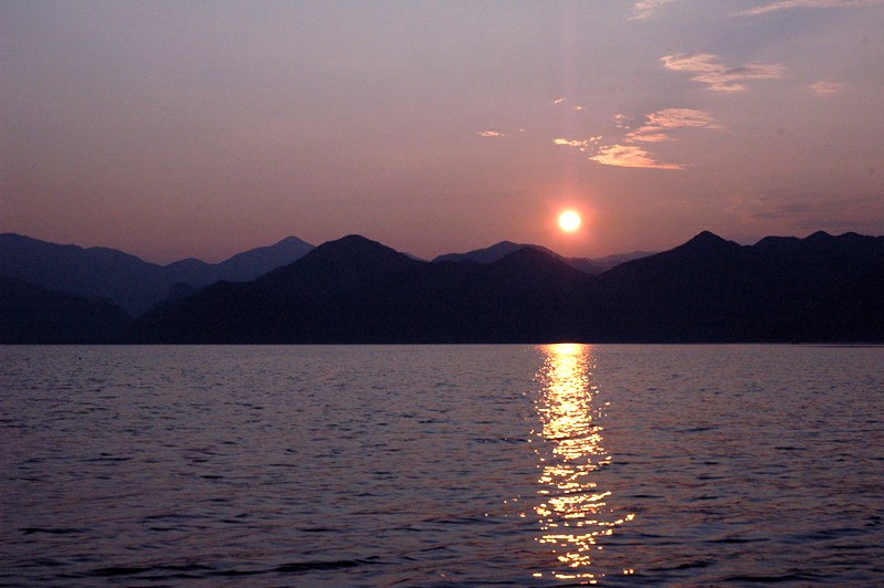 Закат на Скадарском озере. Фото: иеромонах Игнатий (Шестаков)