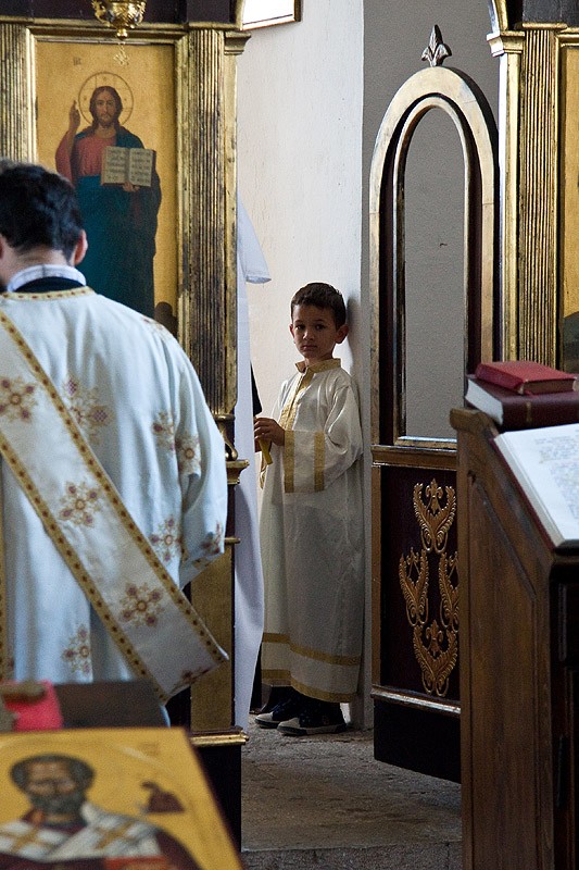Божественная литургия. Пономарь.. Фото: Карина Дрыганова