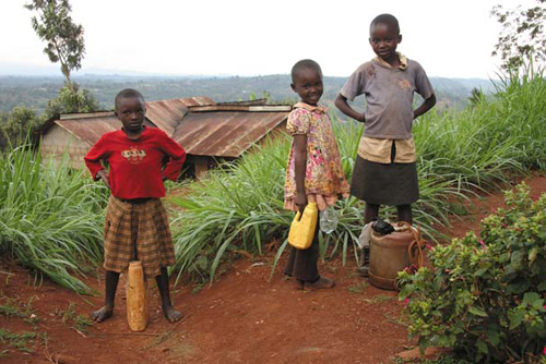 На территории храма святого Антония расположен единственный в округе источник воды. За водой сюда приходят местные дети. Возможно, это будущие ученики школы отца Филиппа