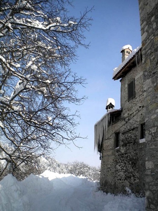 Высокие Дечаны в снегу