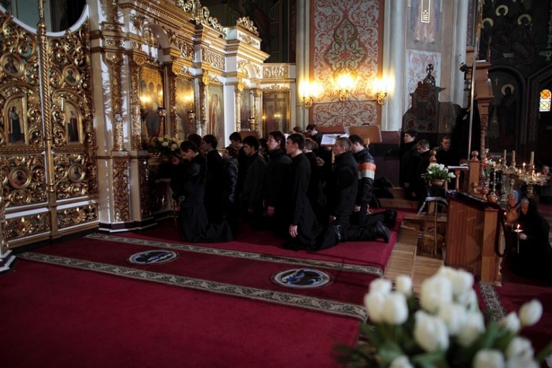 Студенты Екатеринодарской семинарии на службе в Соборе