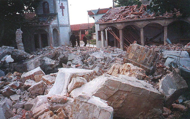 Косово и Метохия: поруганные святыни