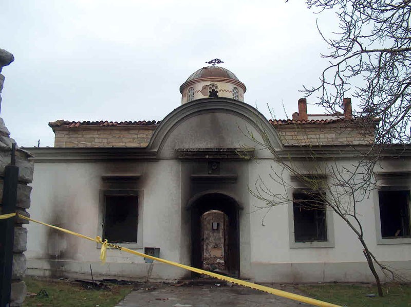 Косово и Метохия: поруганные святыни.  Приштина. Соженный храм свт.Николая