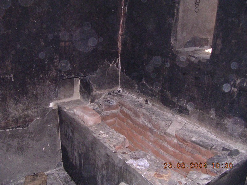 Косово и Метохия: поруганные святыни.  Монастырь Девич. Оскверненное нажгродие прп.Иоанникия Девичского. Март 2004 г.