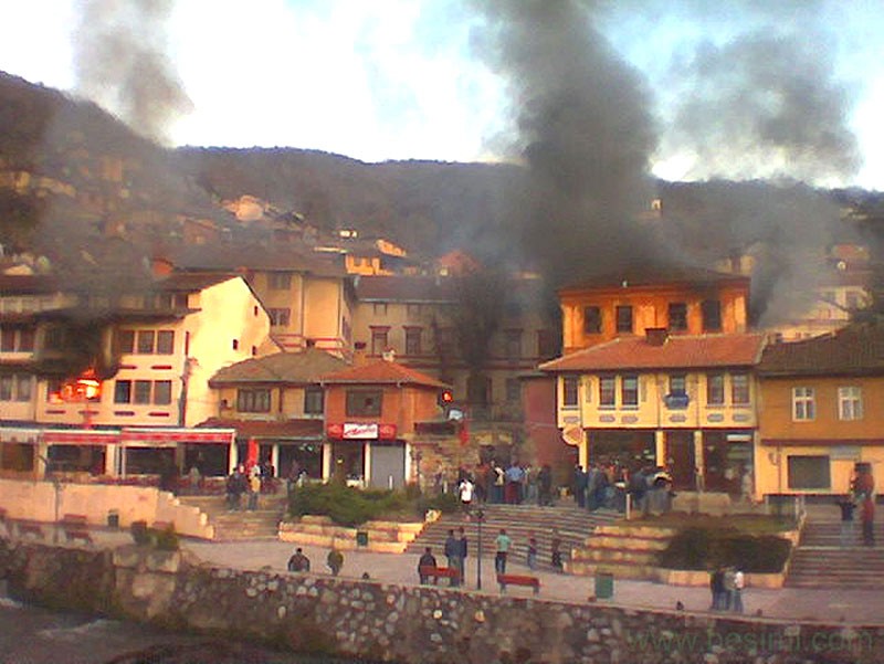 Косово и Метохия: поруганные святыни.  Погромы в Призрене. 17-19 марта 2004 г.