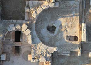 The apse and the room of the church (A. Ganor et al / the Israel Antiquities Authority) 
