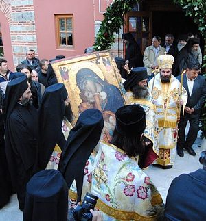 Крестный ход с чудотворной иконой монастыря Филофей "Сладкое лобзание"
