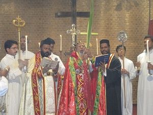 Вход Господень в Иерусалим, праздничная служба в сиро-яковитской церкви св.Георгия в Кувейте. По мнению Верховного муфтия КСА, на полуострове не должно быть церквей. 