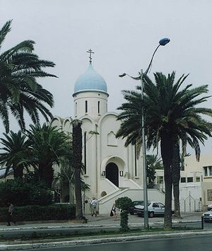 Первый храм был построен в Тунисе в 20-х годах, когда к его берегам прибыли 34 корабля Черноморского Императорского флота с эвакуировавшимися из Крыма остатками армии генерала Врангеля. 