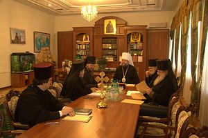 В заседании приняли участие все архиереи Молдавской митрополии, за исключением епископа Унгенского и Ниспоренского Петра, отсутствовавшего в связи с кончиной матери.