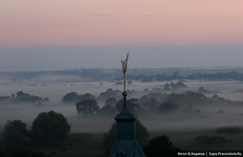Утро в монастыре. Фото: Владимир Ходаков