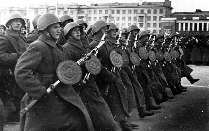 1941 г. Парад в Куйбышеве