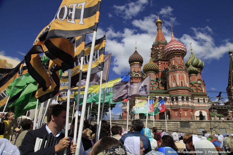 Верующие на Красной площади. Фото: Иван Правдолюбов / Православие.Ru
