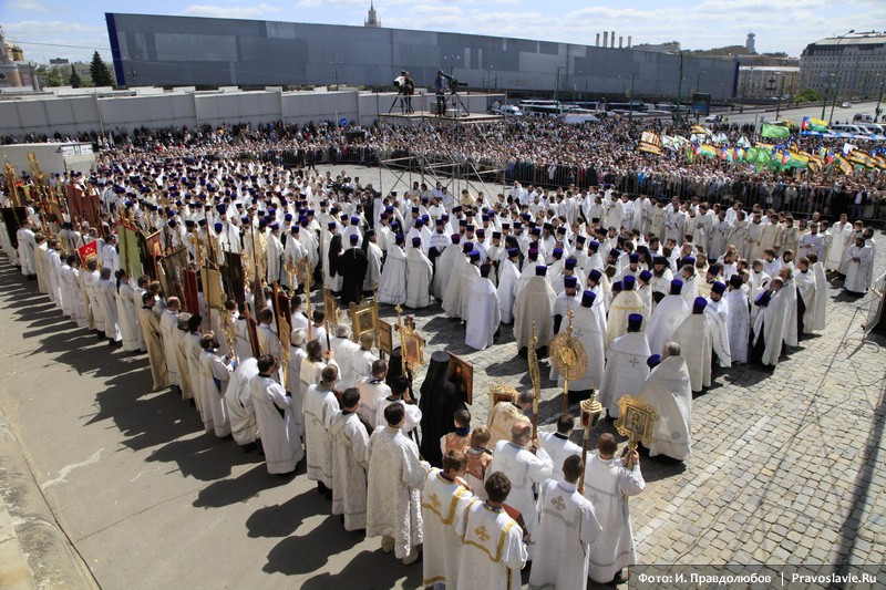 Духовенство и народ. Фото: Иван Правдолюбов / Православие.Ru