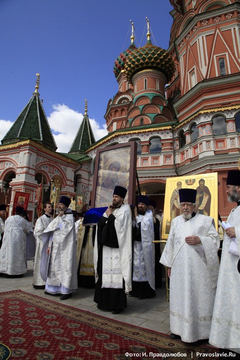Народный молебен на Васильевском спуске 24 мая 2012 года.  Фото: Иван Правдолюбов / Православие.Ru