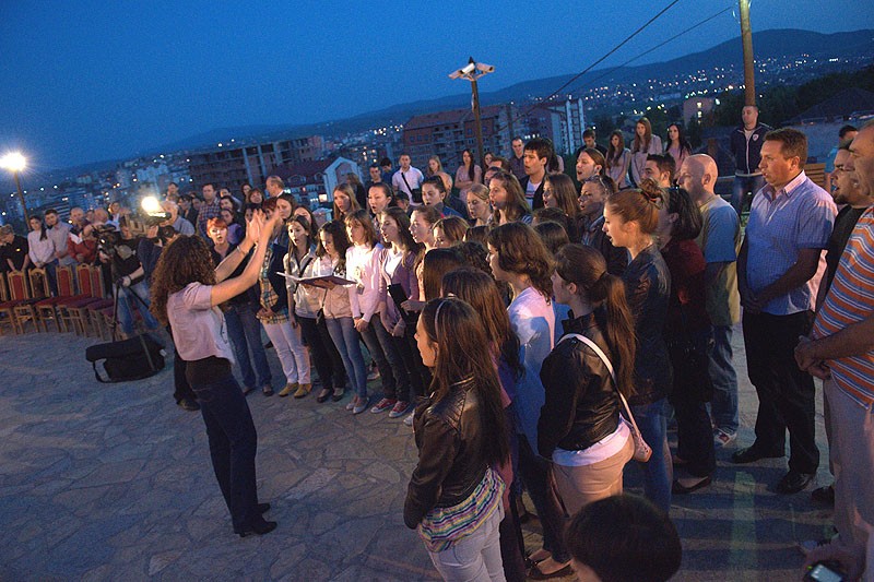 Три дня в Косово и Метохии. Сербы не остались в долгу: хор храма св.вмч.Димитрия приветствовал гостей пением. Фото: Антон Камальдинов