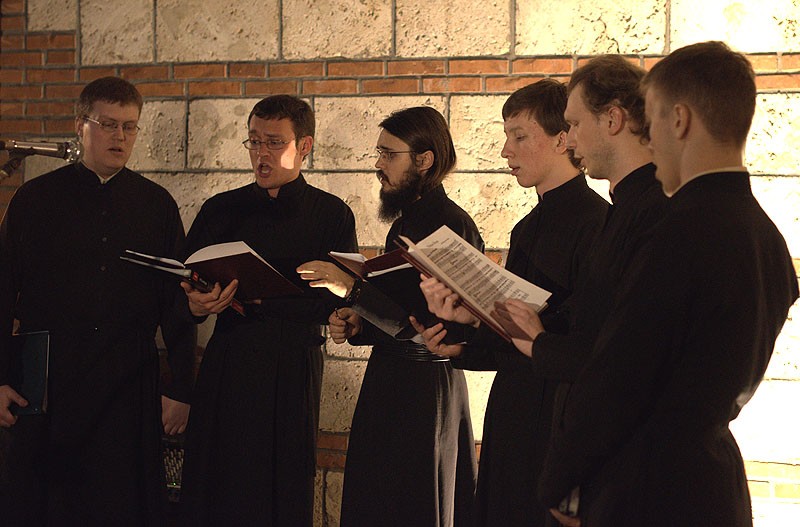 Косовская Митровица. Выступление хора Сретенской семинарии. Фото: Антон Камальдинов