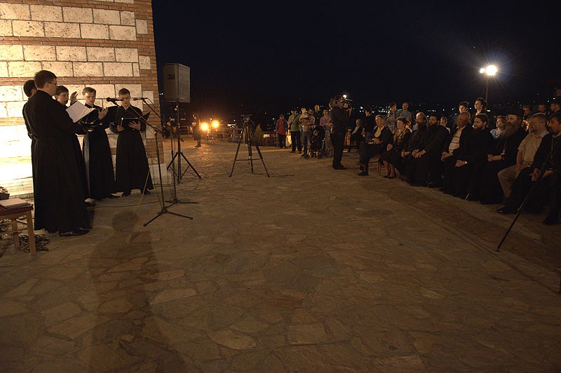 Косовская Митровица. Выступление хора Сретенской семинарии. Фото: Антон Камальдинов