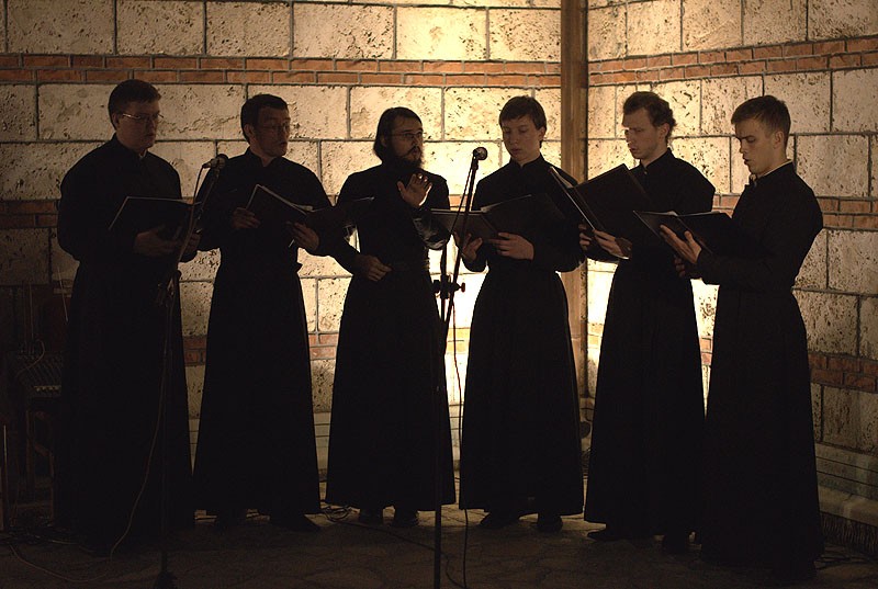 Косовская Митровица. Выступление хора Сретенской семинарии . Фото: Антон Камальдинов