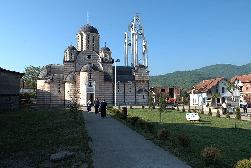Храм свт.Василия Острожского в Лепосавиче. Фото: Антон Камальдинов