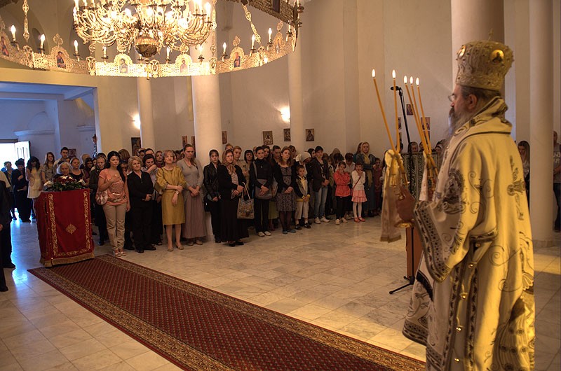 Божественная литургия . Божественная литургия в храме свт.Василия Острожского в Лепосавиче. Фото: Антон Камальдинов
