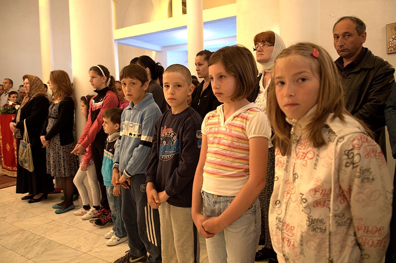 Три дня в Косово и Метохии. Божественная литургия в храме свт.Василия Острожского в Лепосавиче. Фото: Антон Камальдинов