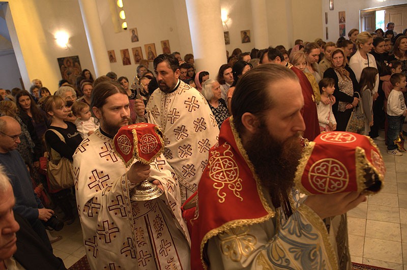 Три дня в Косово и Метохии. Божественная литургия в храме свт.Василия Острожского в Лепосавиче. Фото: Антон Камальдинов