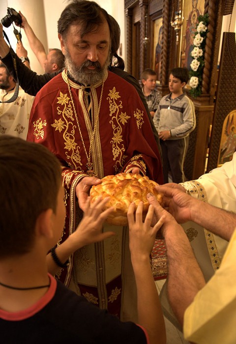 Славский колач. Праздник свт.Василия Острожского в Лепосавиче. Фото: Антон Камальдинов