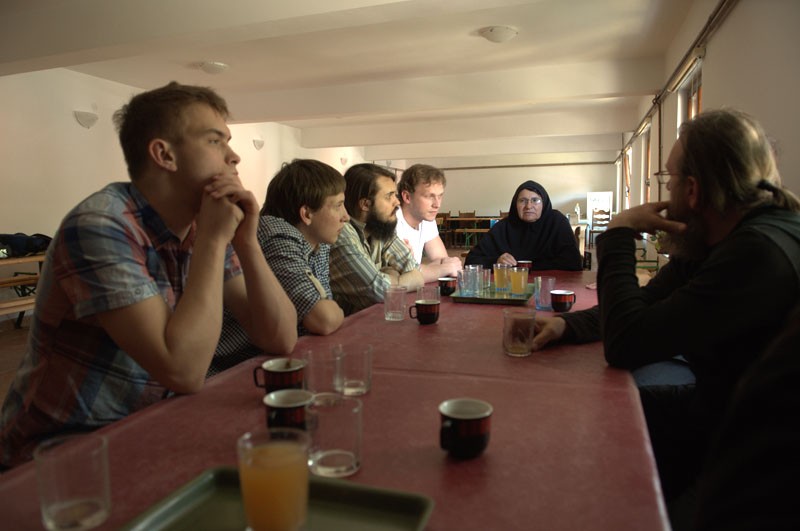 Три дня в Косово и Метохии. Гости из Москвы тепло пообщались с игуменией матерью АнастасиейФото: Антон Камальдинов