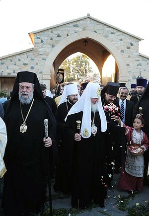 В монастыре святого Ираклидия во время визита в Кипрскую Православную Церковь, 8 июня 2012 года