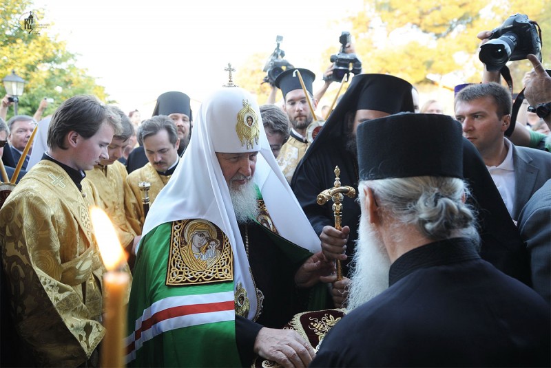 Посещение монастыря святого Ираклидия. 8 июня 2012 года Святейший Патриарх Московский и всея Руси Кирилл, совершающий официальный визит в Кипрскую Православную Церковь, посетил женский монастырь святого Ираклидия. 